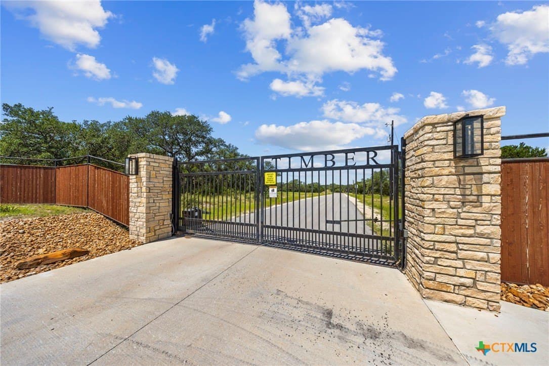 5.38 acres in Burnet County gallery image 3