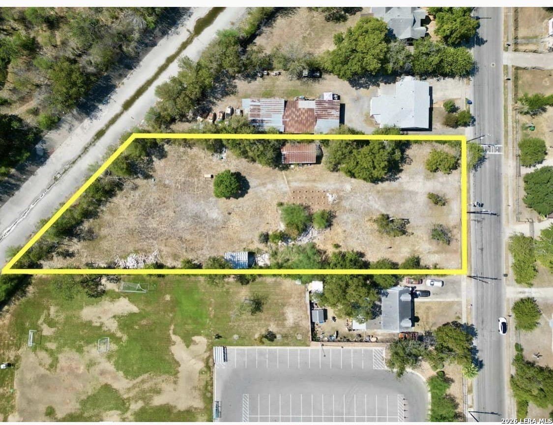 1.01 acres in Bexar County gallery image 2