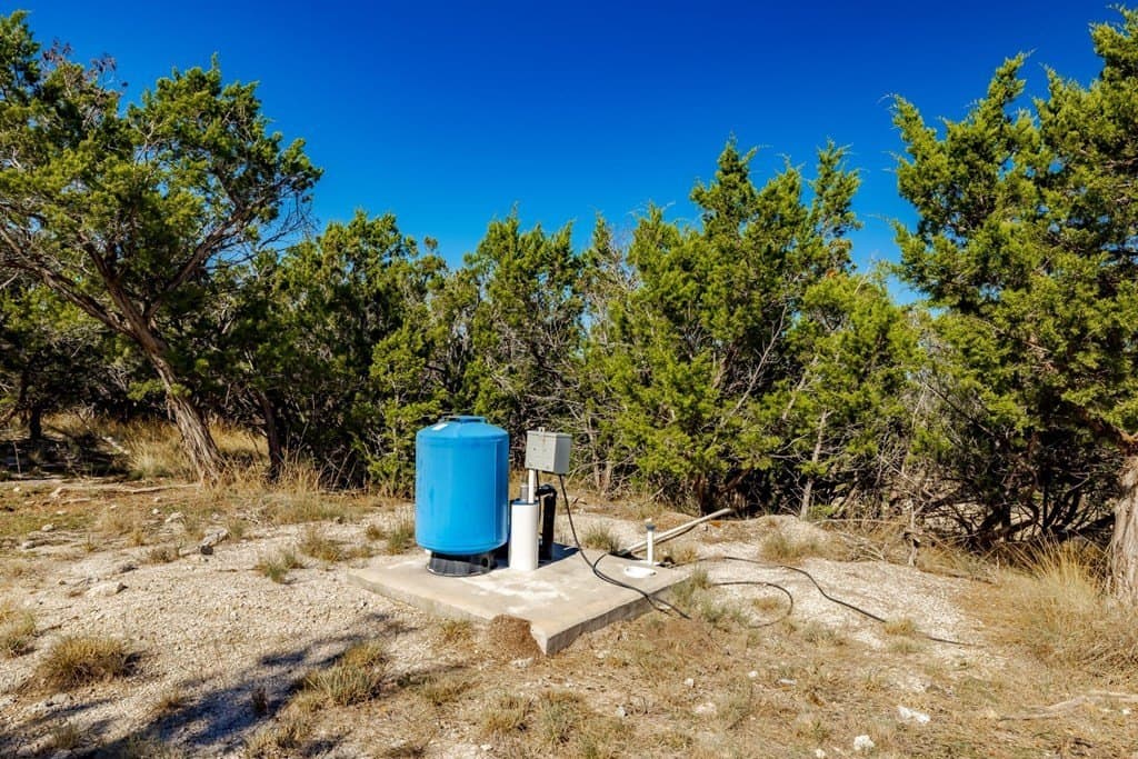11.88 acres in Kerr County - photo 8