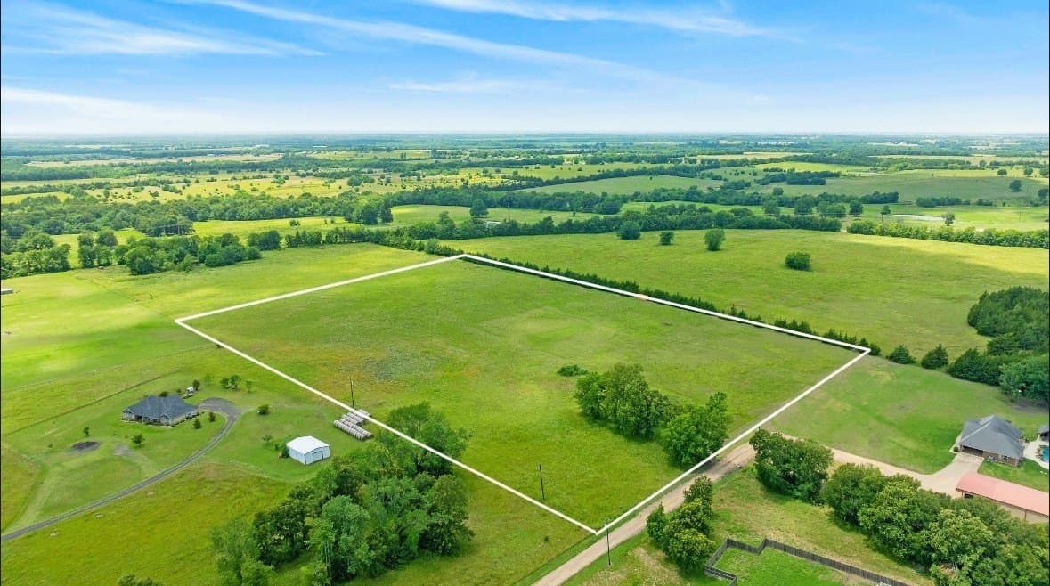 10.19 acres in Lamar County