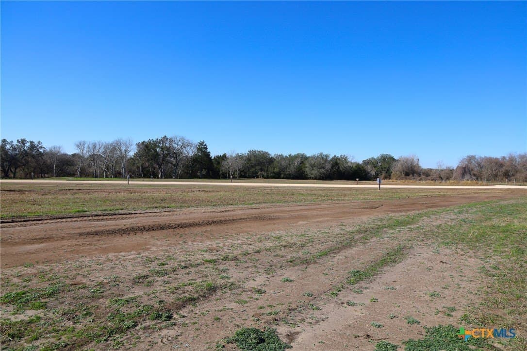 1.97 acres in Lavaca County gallery image 2