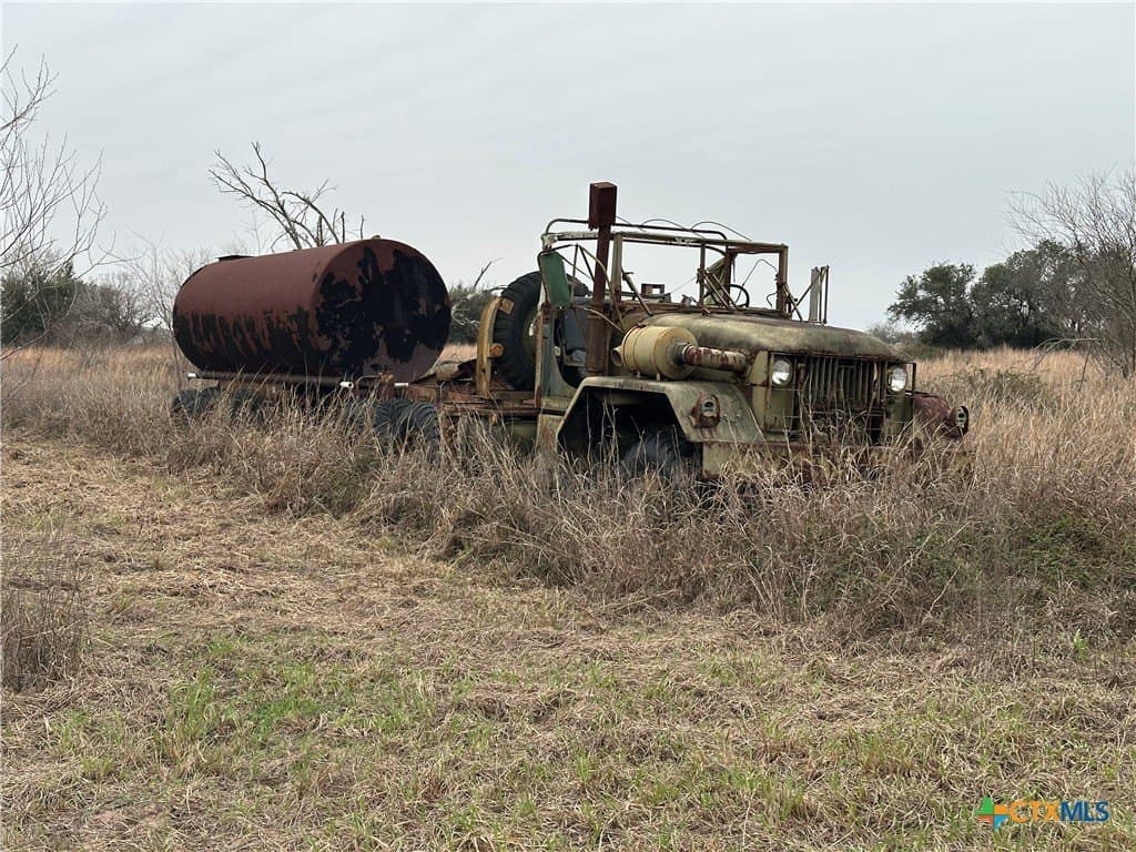 10 acres in Victoria County - photo 13