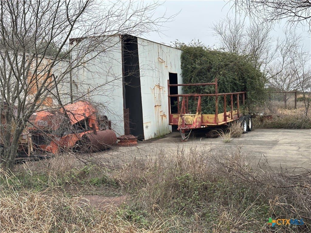 10 acres in Victoria County - photo 10
