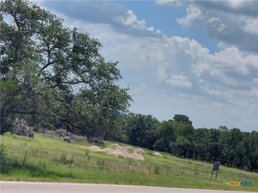 0.37 acres in Comal County gallery image 2