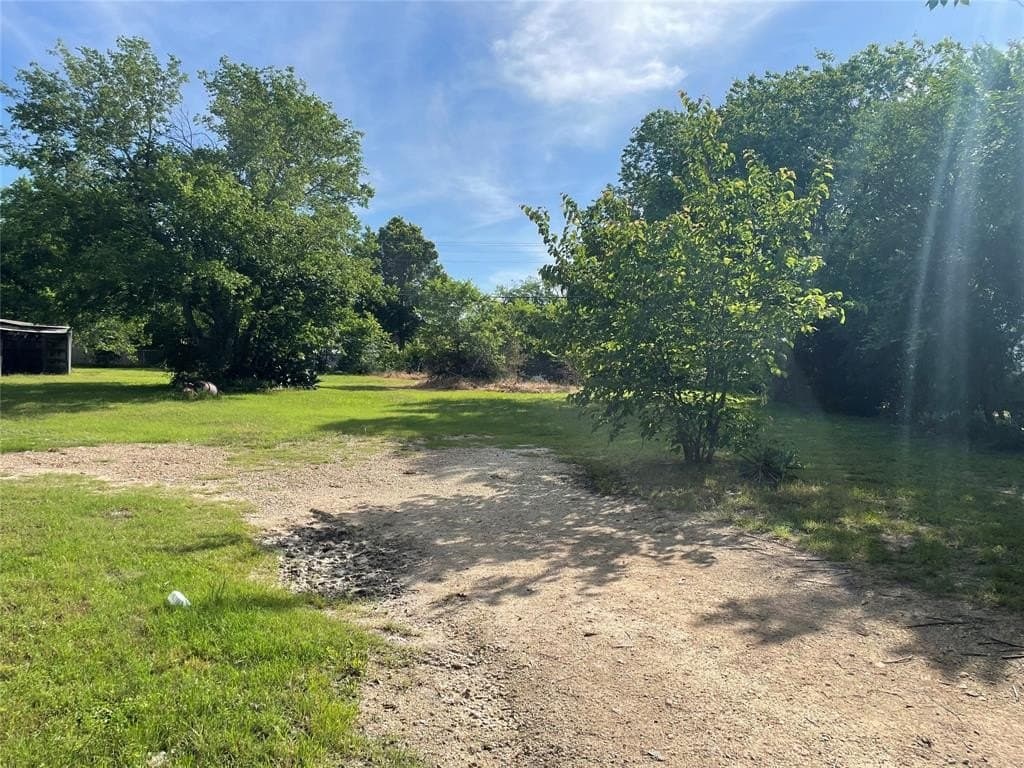 0.5 acres in Ellis County gallery image 4