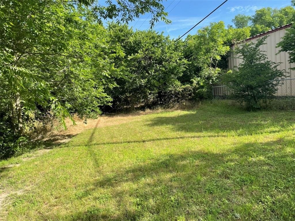 0.5 acres in Ellis County gallery image 3