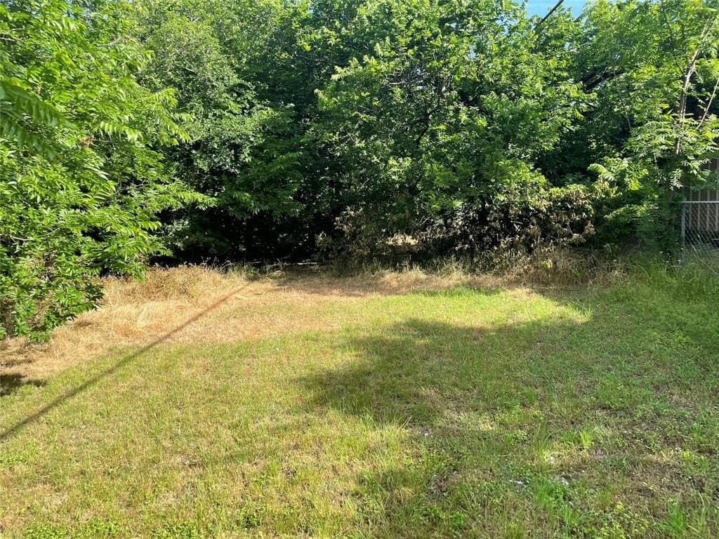0.5 acres in Ellis County gallery image 2