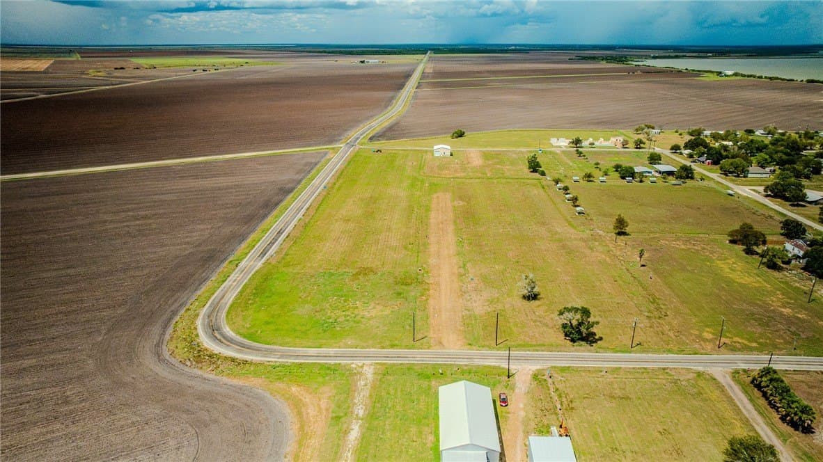 0.7 acres in Refugio County - photo 4