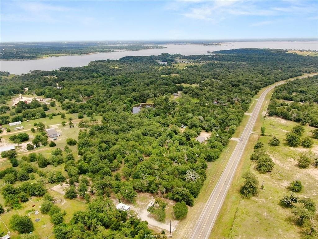 0.76 acres in Burleson County - photo 2