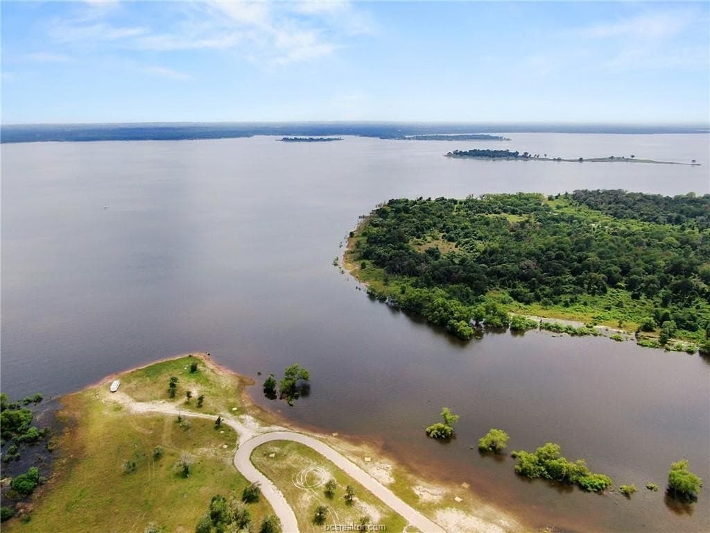 0.76 acres in Burleson County - photo 10