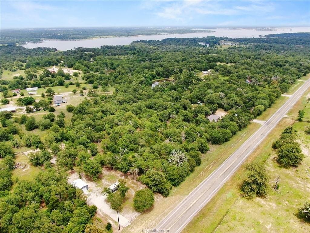 0.76 acres in Burleson County - photo 4