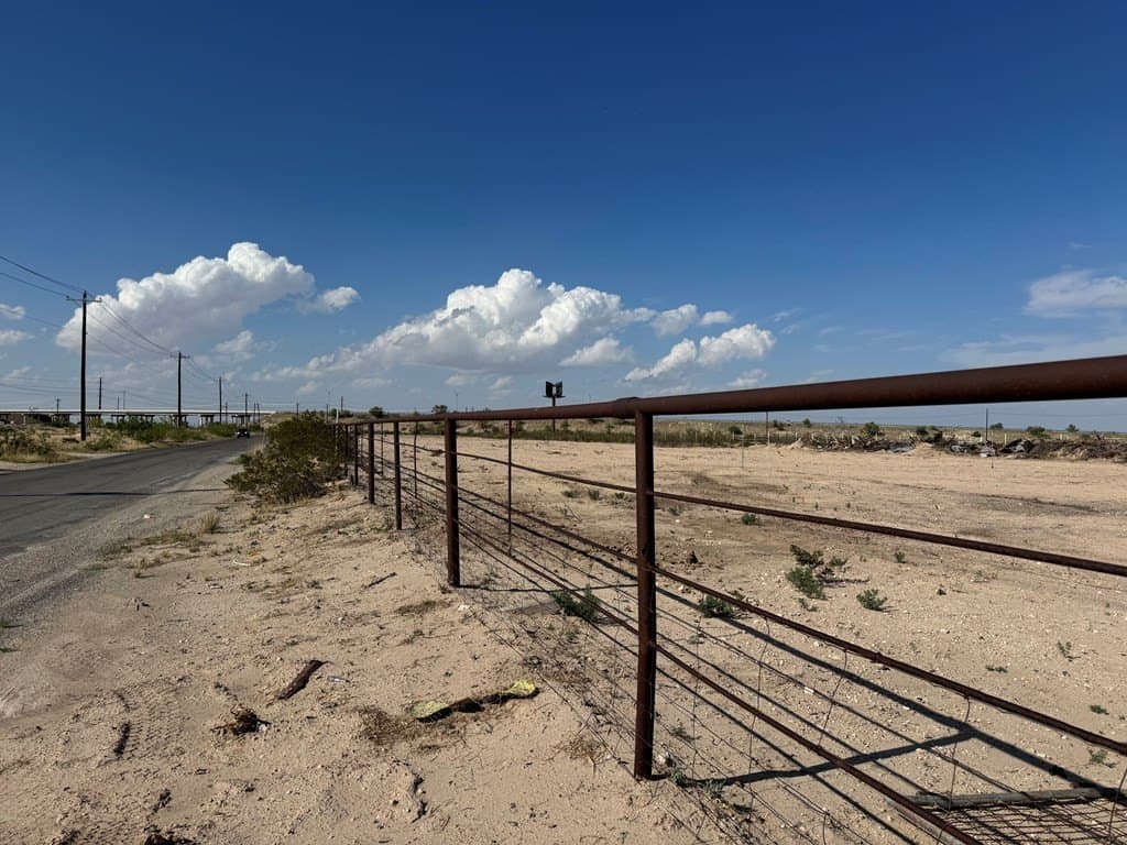 0.3 acres in Pecos County gallery image 4