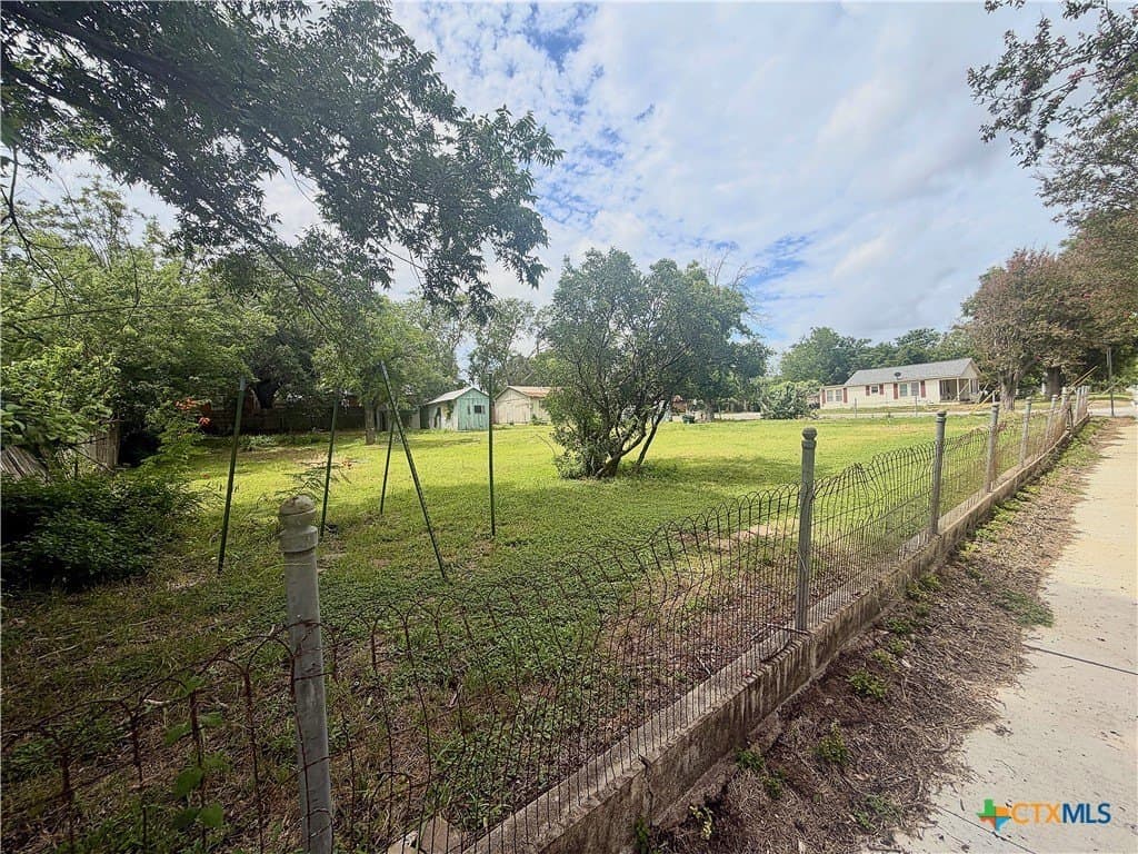 0.32 acres in Comal County - photo 6