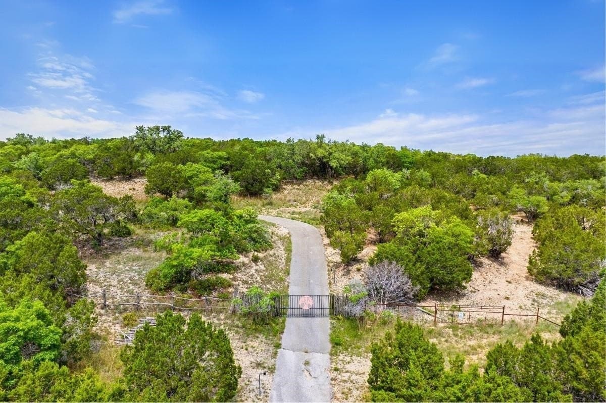 25 acres in Blanco County gallery image 2
