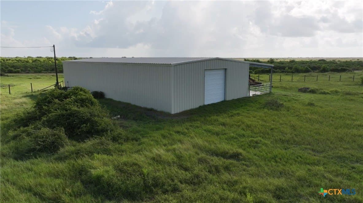 1,088.76 acres in Calhoun County - photo 3