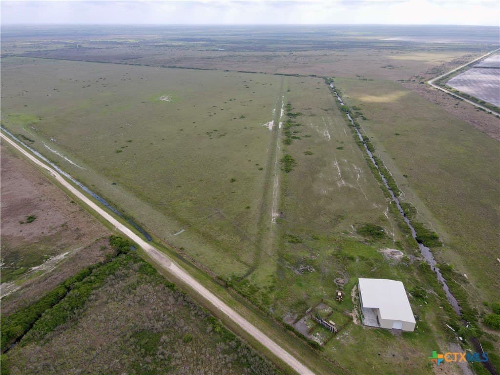 1,088.76 acres in Calhoun County - photo 12
