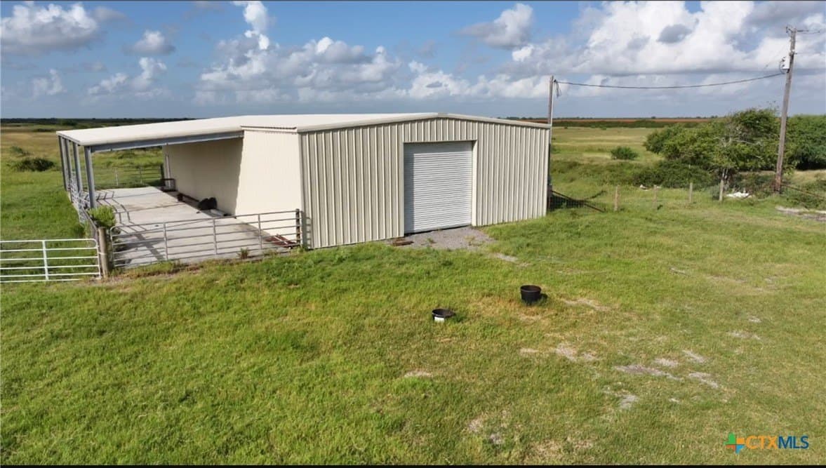 1,088.76 acres in Calhoun County - photo 4