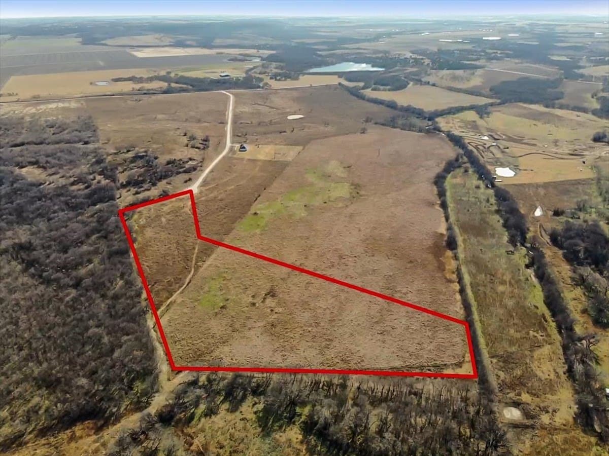 10.37 acres in Hill County