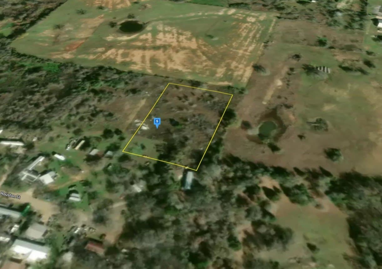 1.38 acres in Bastrop County gallery image 2