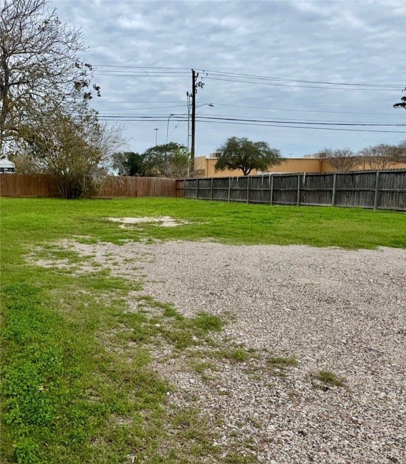 0.25 acres in Nueces County - photo 2