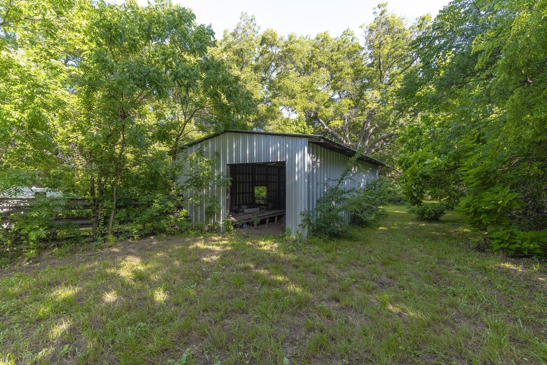 1.47 acres in Tarrant County gallery image 3
