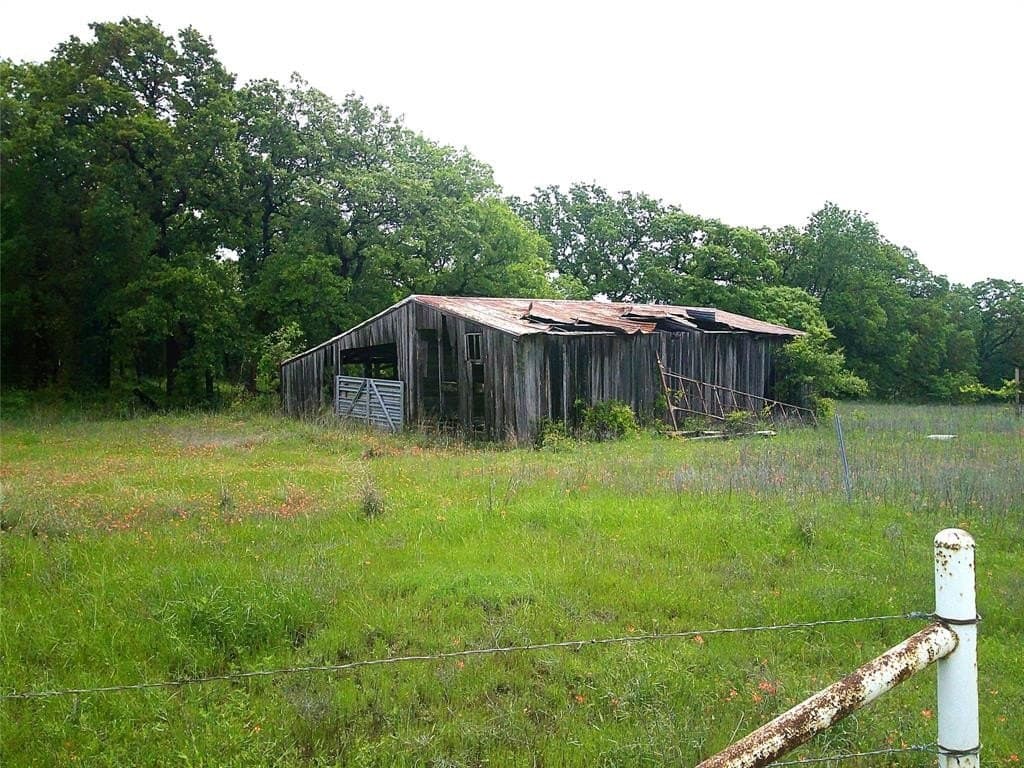 10.01 acres in Montague County