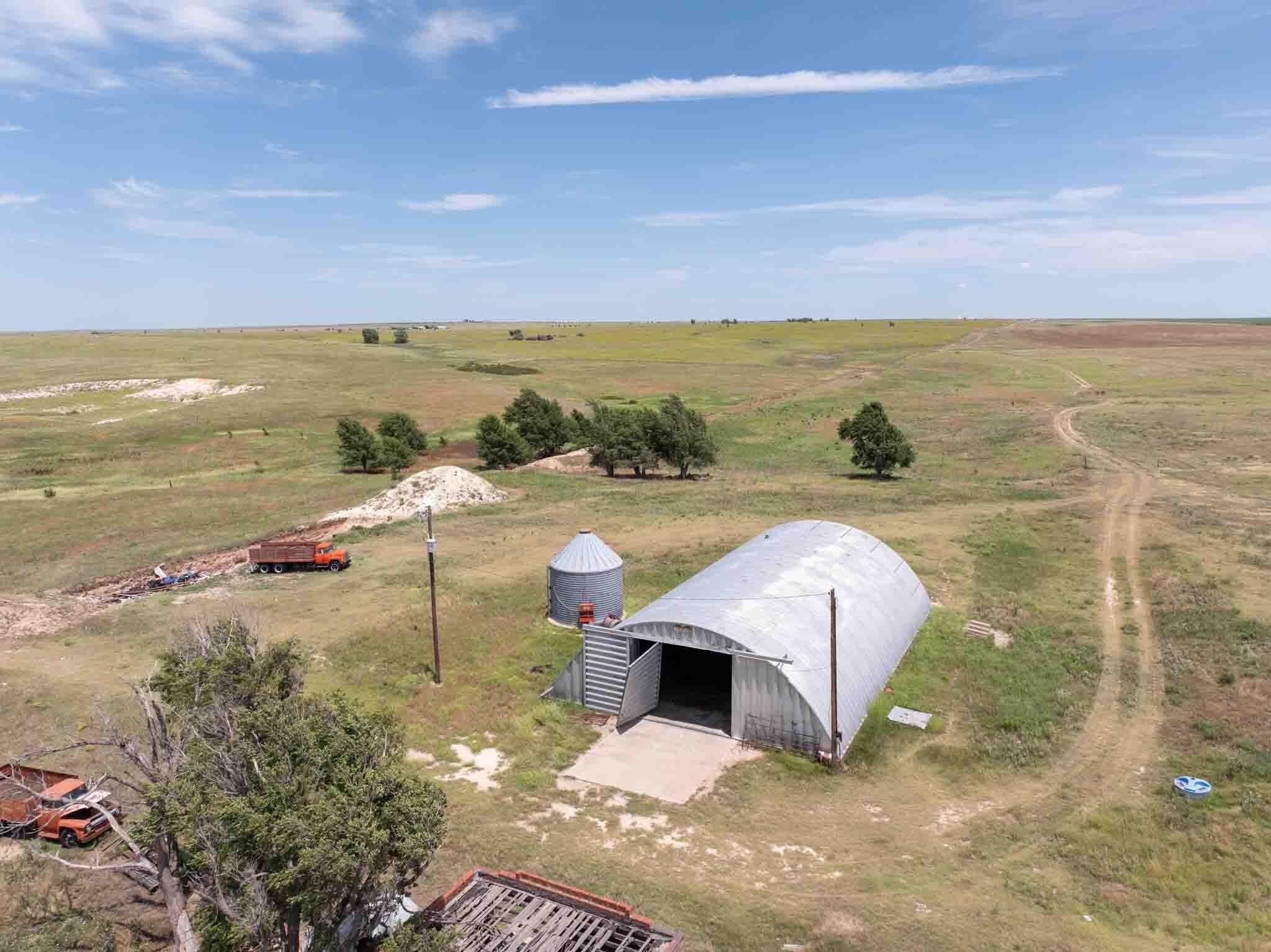 317 acres in Lipscomb County - photo 11