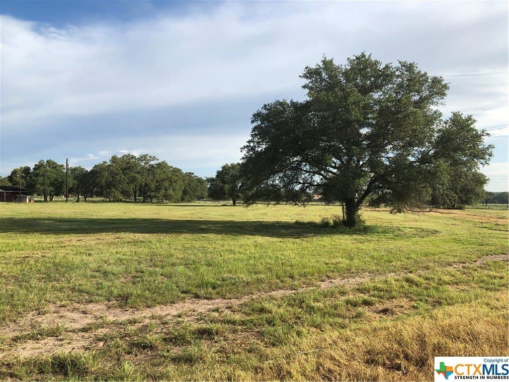 1.1 acres in Lavaca County