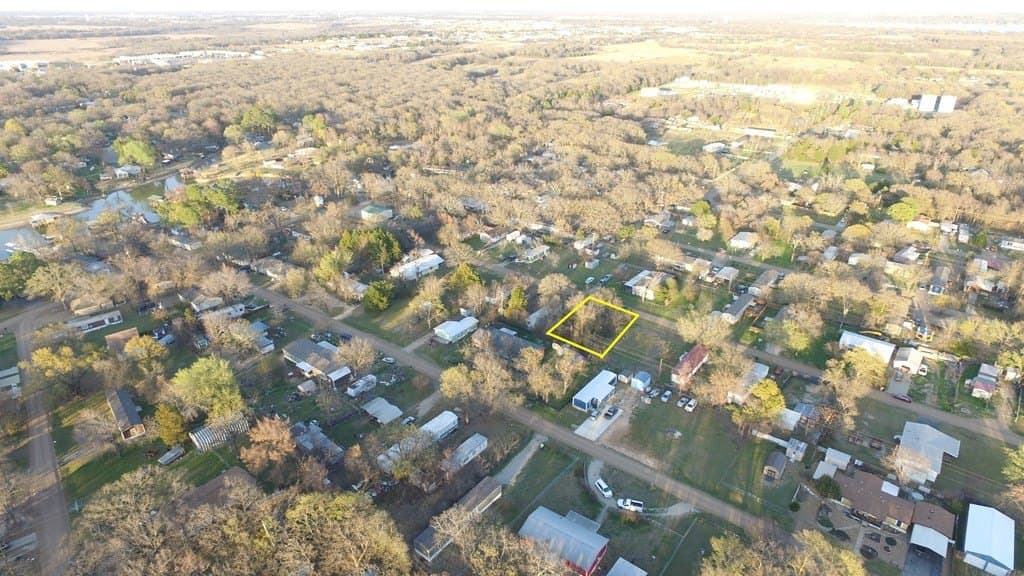 0.11 acres in Henderson County - photo 12