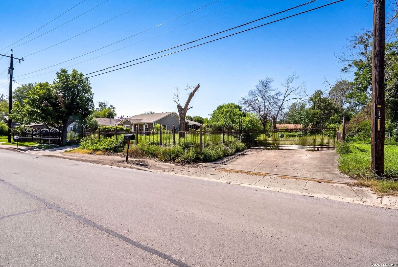 0.5 acres in Bexar County gallery image 3