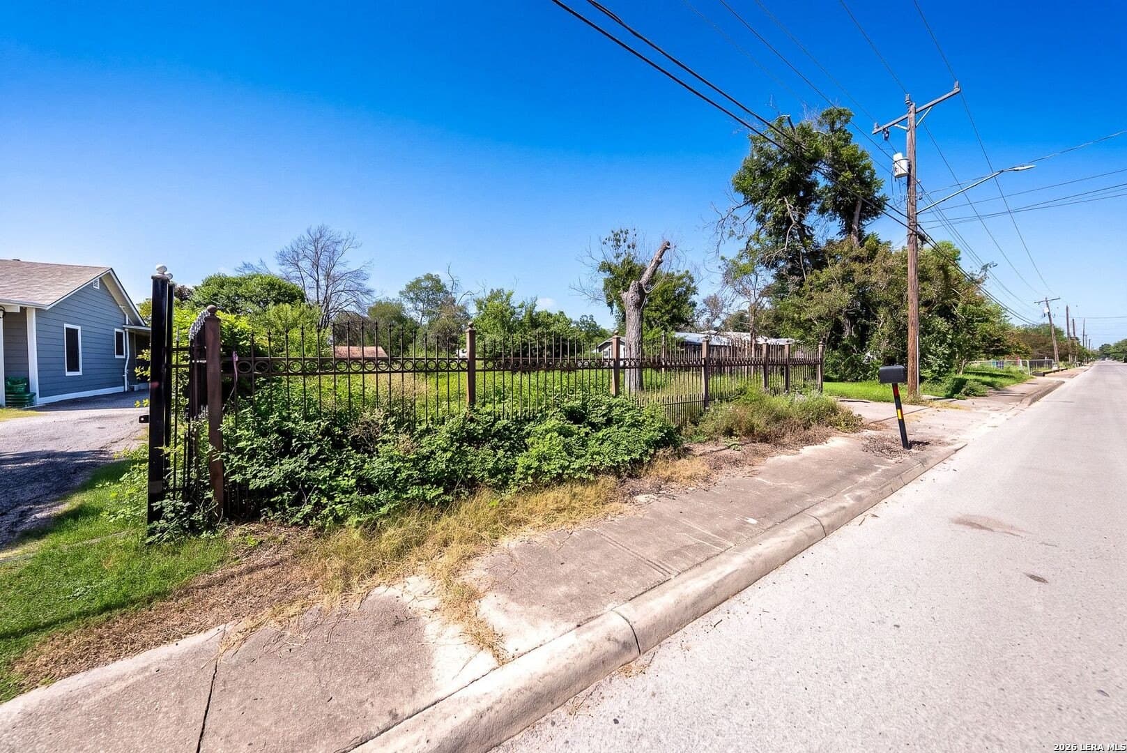 0.5 acres in Bexar County gallery image 2