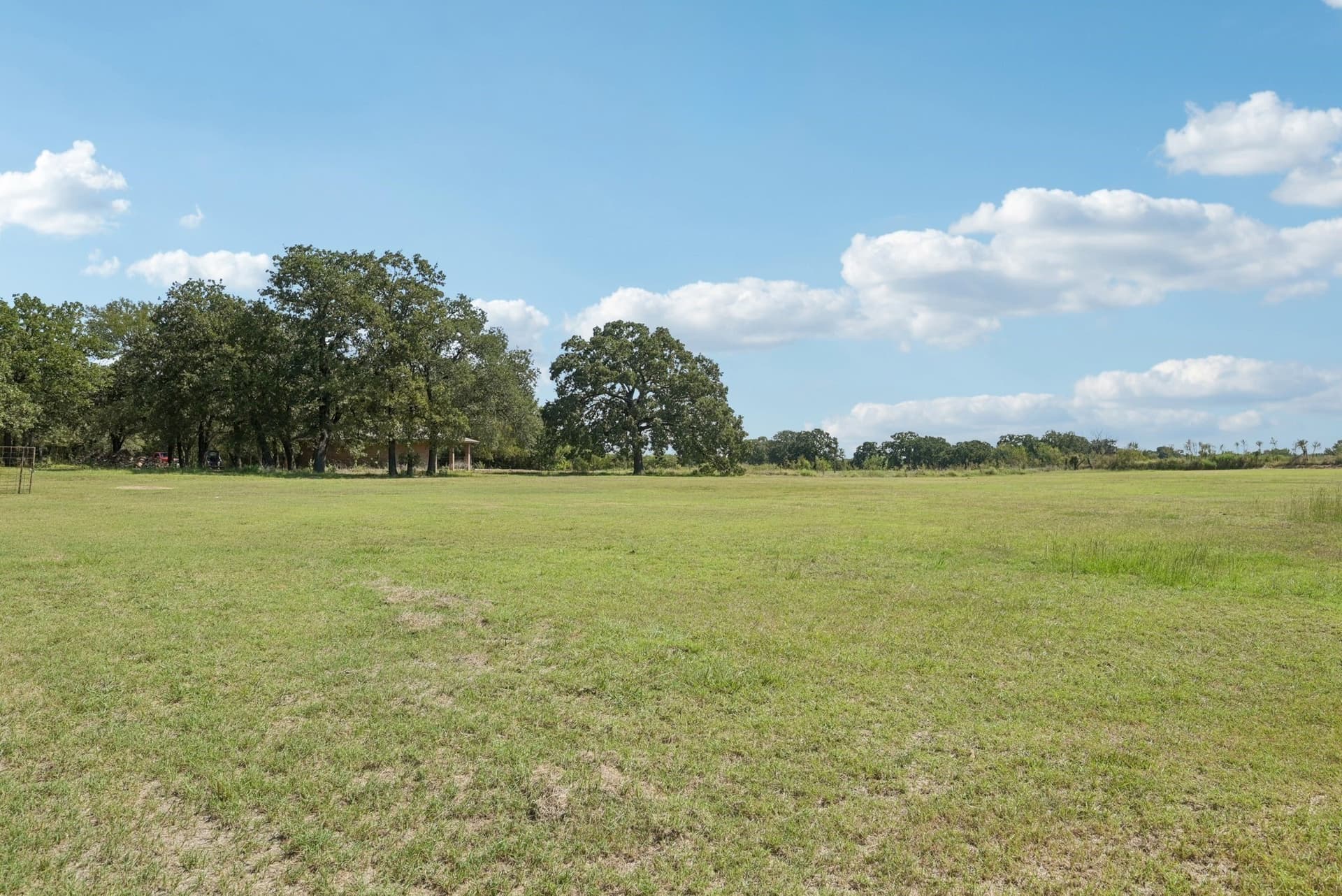 9.44 acres in Tarrant County gallery image 2