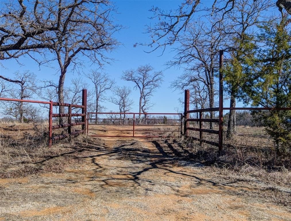 10 acres in Montague County gallery image 2