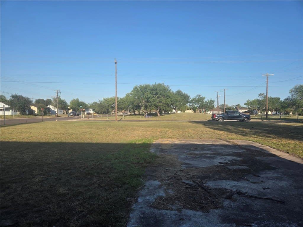 0.31 acres in Kleberg County - photo 7