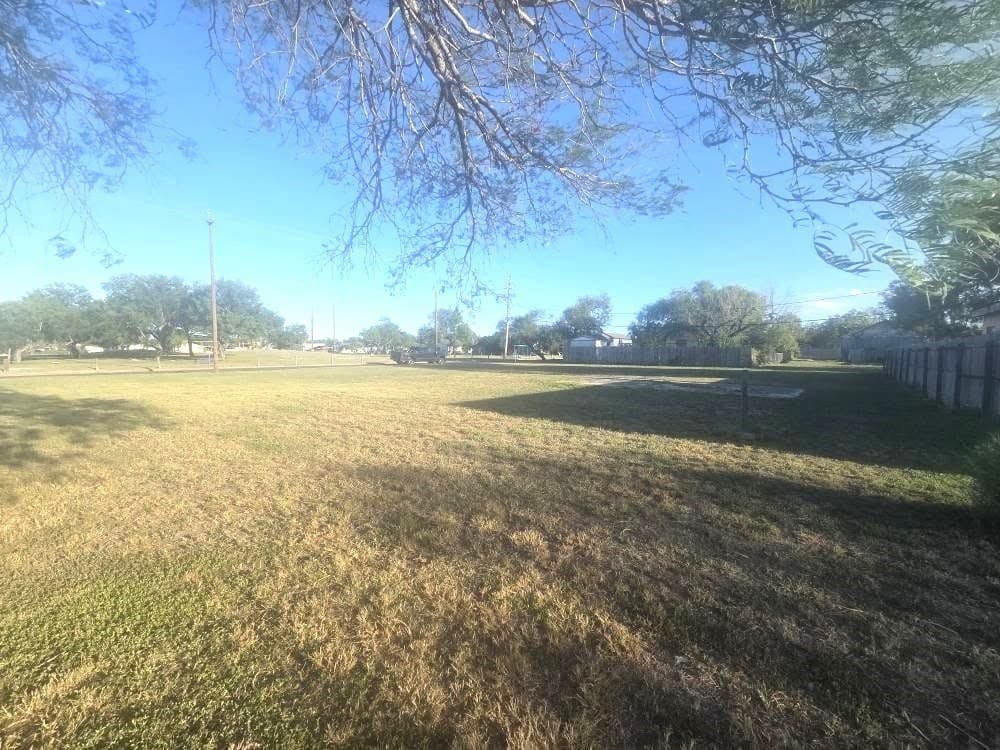 0.31 acres in Kleberg County - photo 6