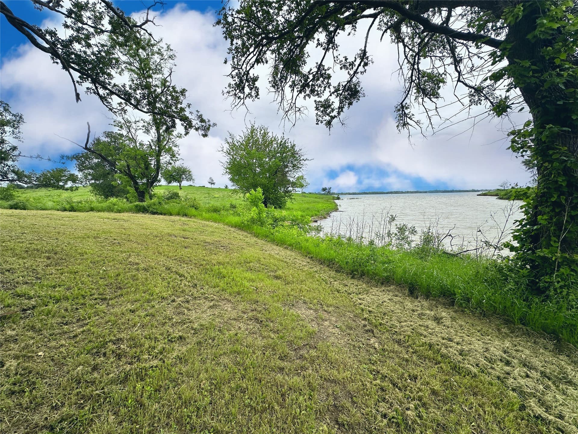 1.38 acres in Navarro County - photo 20