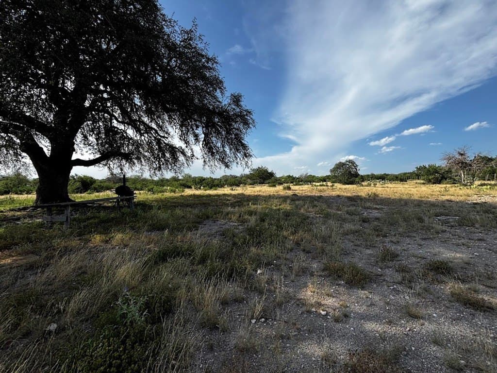 12 acres in Real County - photo 5