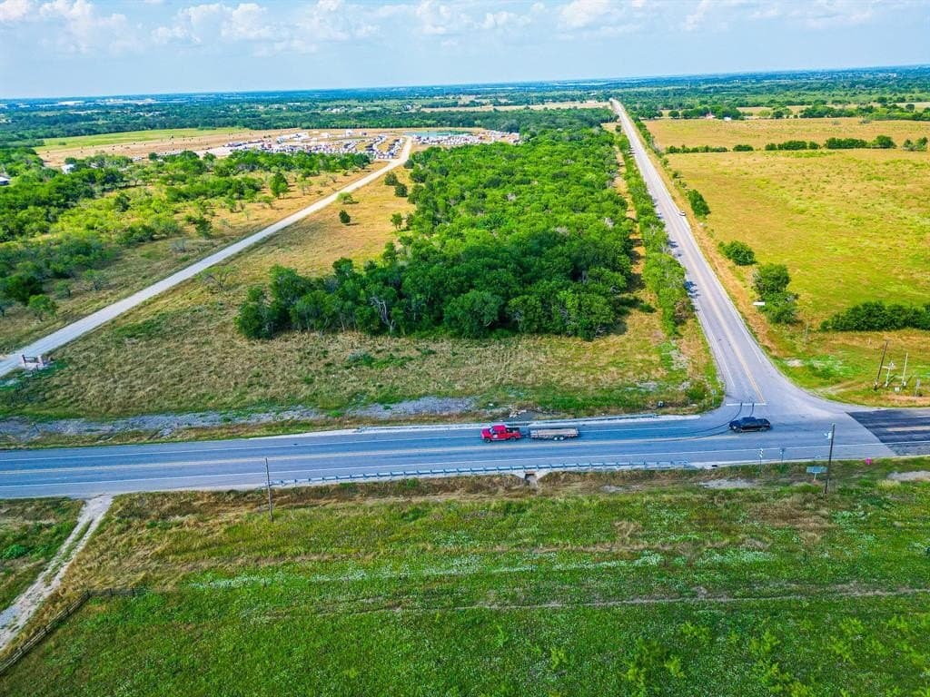 3.51 acres in Navarro County gallery image 4