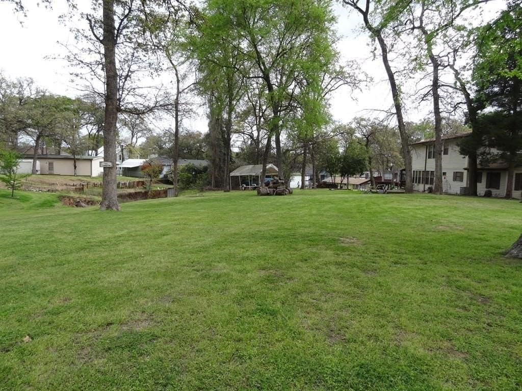 0.43 acres in Henderson County - photo 16