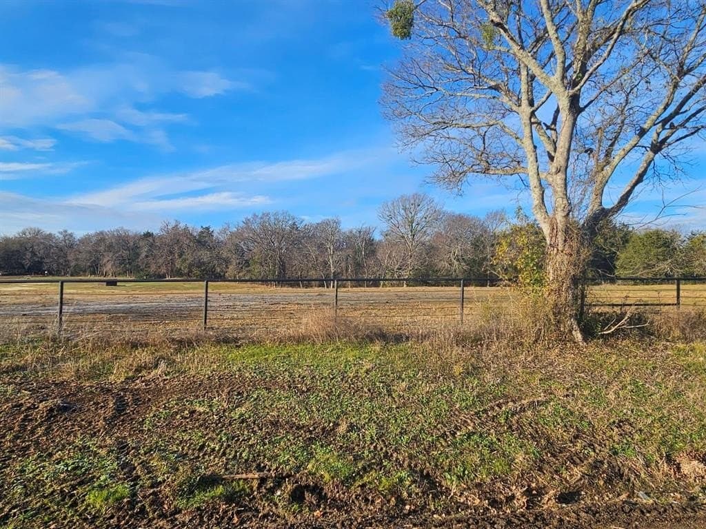 1.74 acres in Hunt County gallery image 3
