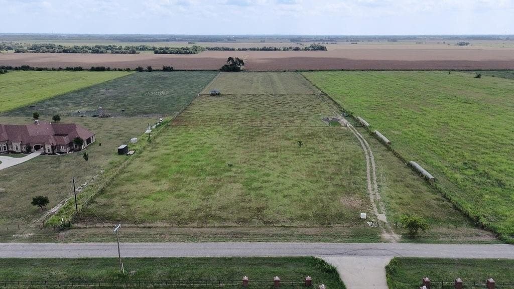 10.56 acres in Ellis County gallery image 2