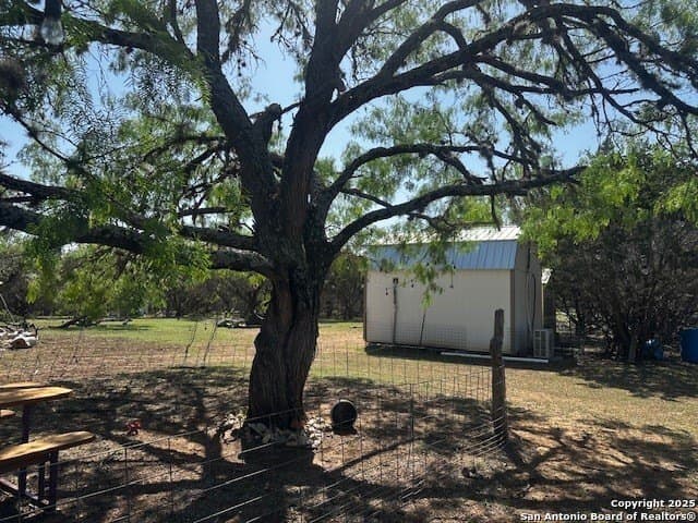21.41 acres in Real County - photo 5
