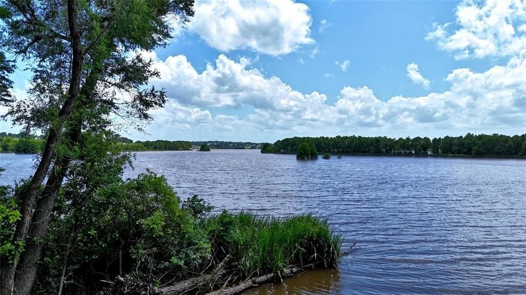 1.38 acres in Henderson County