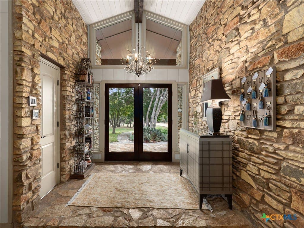 31.65 acres in Hays County gallery image 4