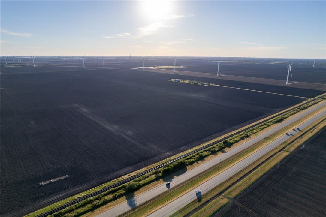 572.99 acres in San Patricio County - photo 9