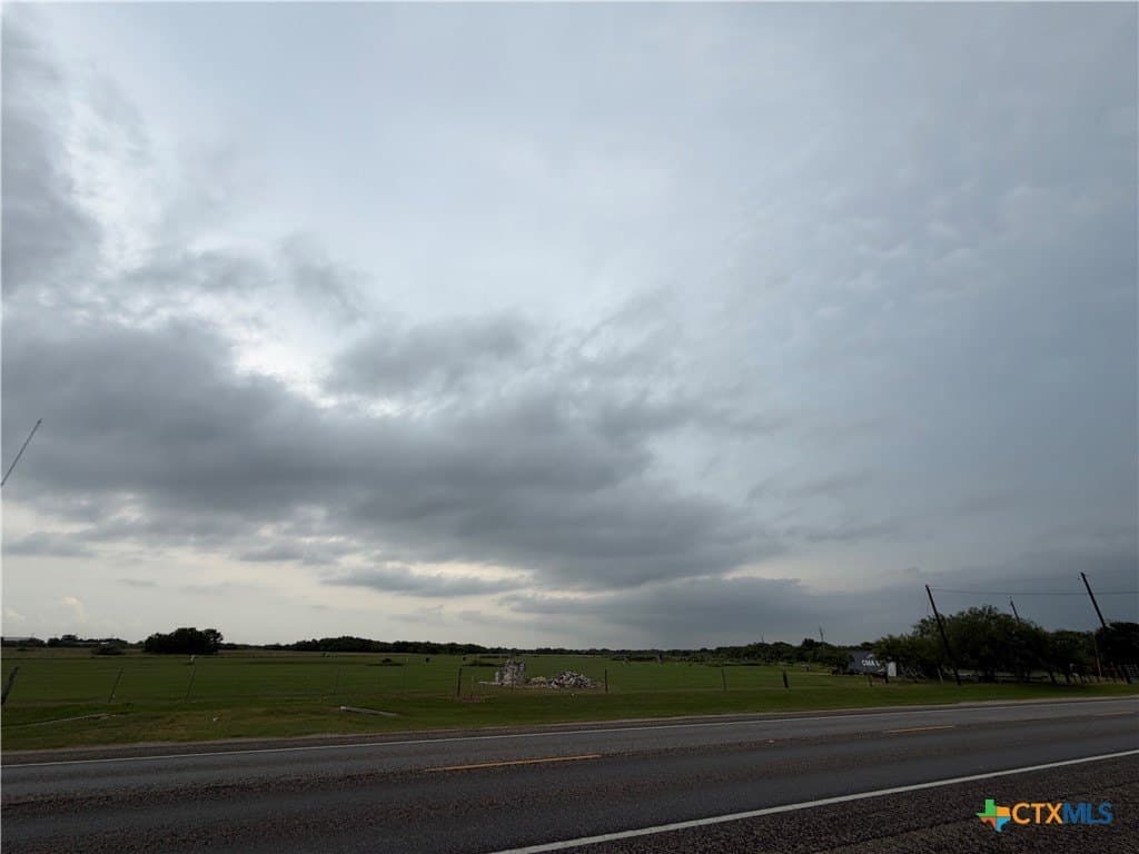 13.5 acres in Calhoun County gallery image 2