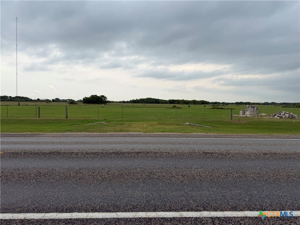 13.5 acres in Calhoun County gallery image 3