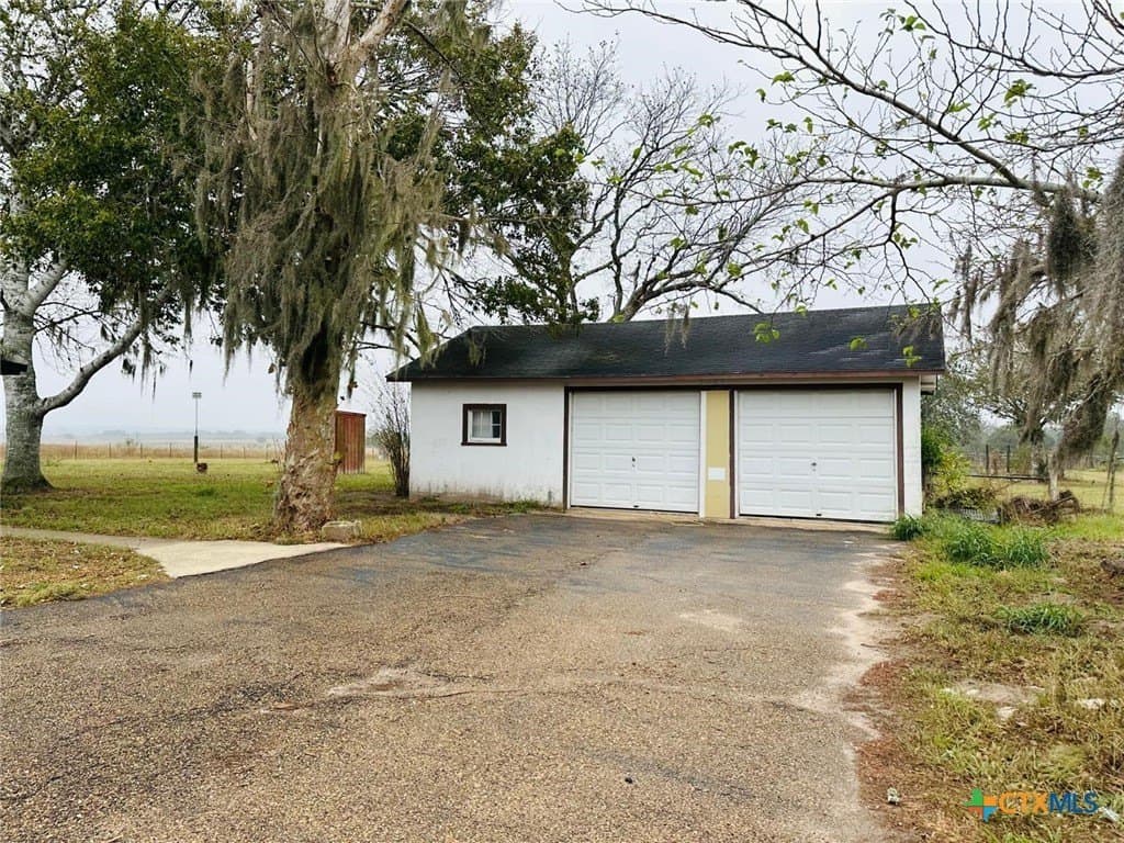 11 acres in Goliad County - photo 9