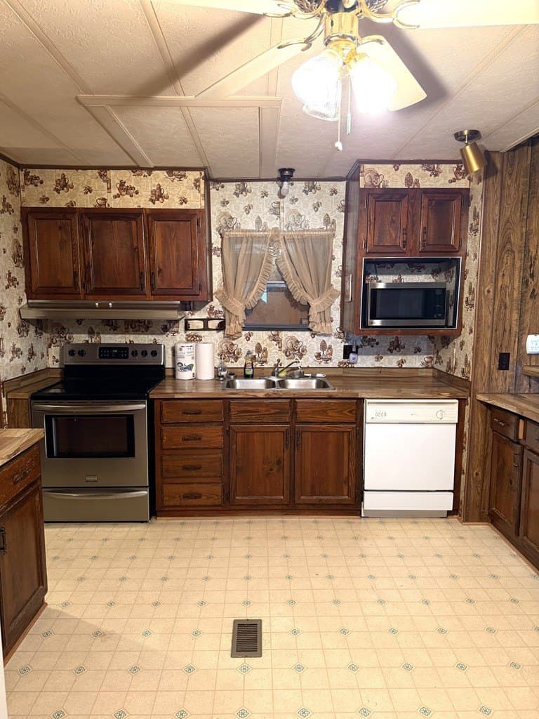 3.11 acres in HENDERSON County featured view