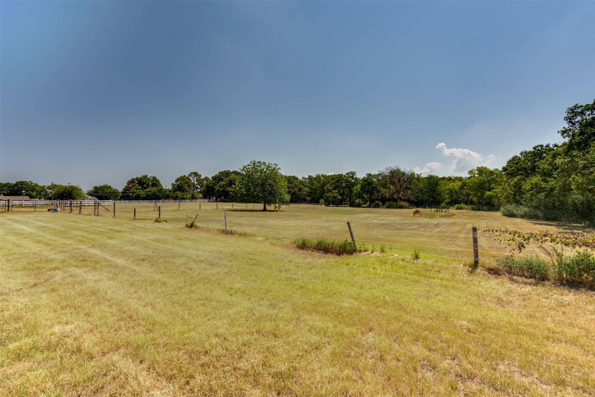 8.93 acres in Tarrant County - photo 2